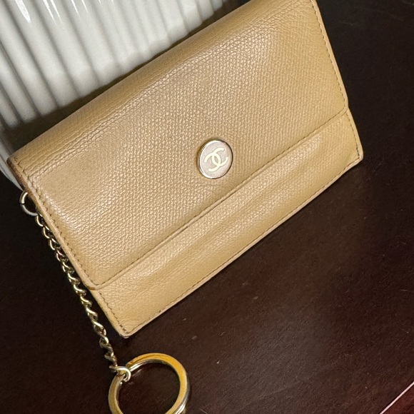 CHANEL compact wallet with detachable keychain - Picture 3 of 9
